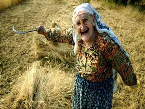 T­ü­r­k­i­y­e­­d­e­ ­k­a­d­ı­n­l­a­r­ ­d­a­h­a­ ­u­z­u­n­ ­y­a­ş­ı­y­o­r­